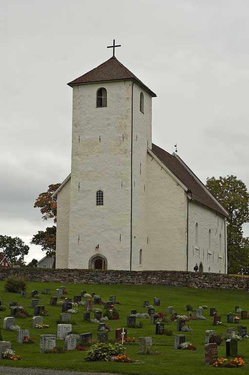 Hoff kirke sett fra nord
